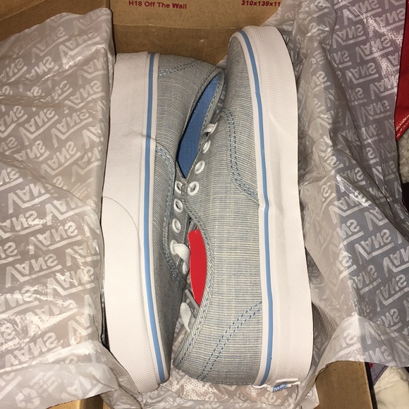 Vans Authentic Chambray Alaskan Blue Sneakers NWT Size 6 - Picture 1 of 3